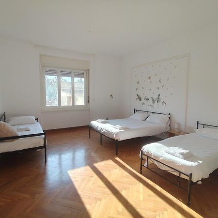 Dock Bay Lodge Hostello Триест Екстериор снимка