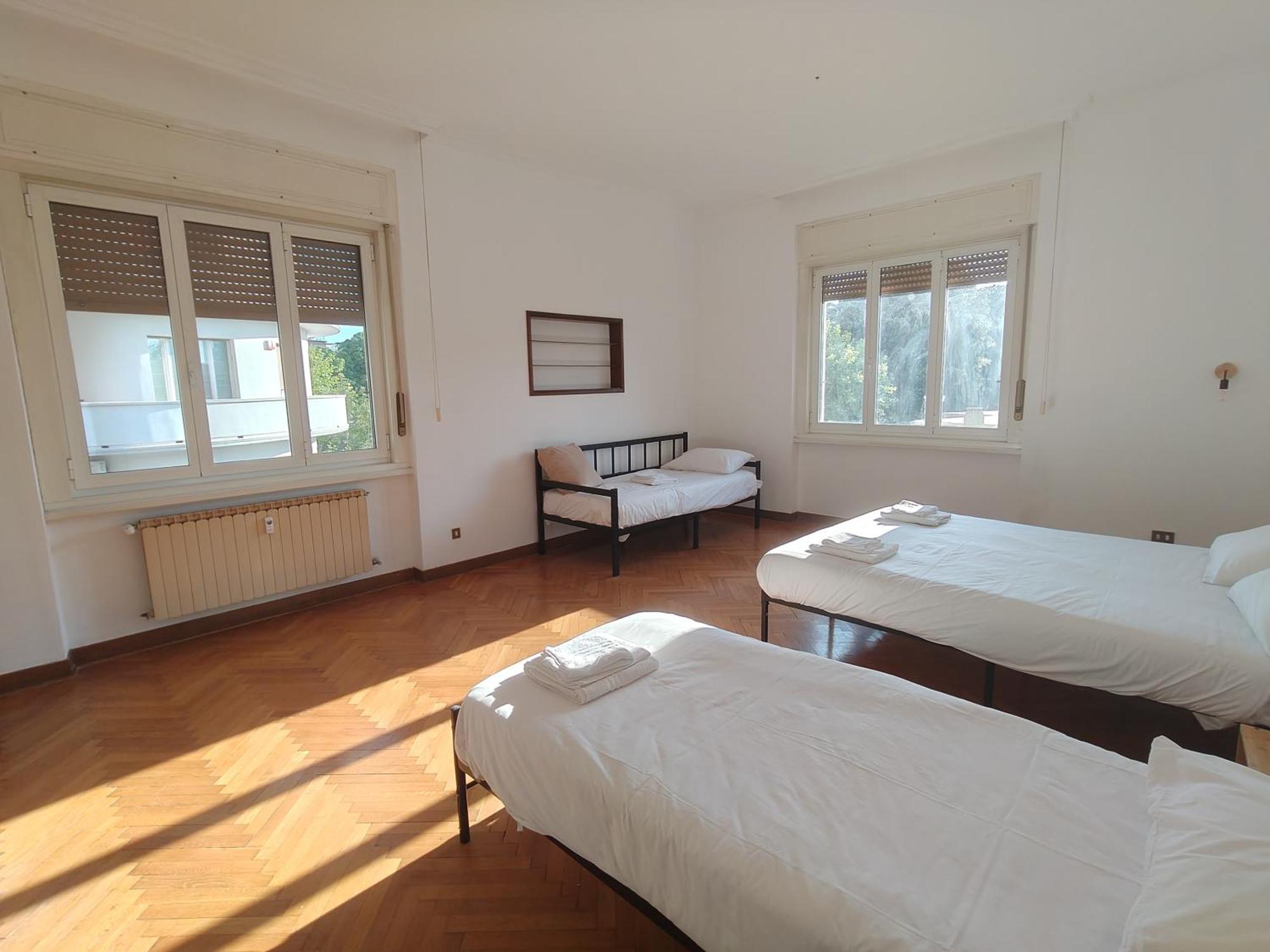 Dock Bay Lodge Hostello Триест Екстериор снимка