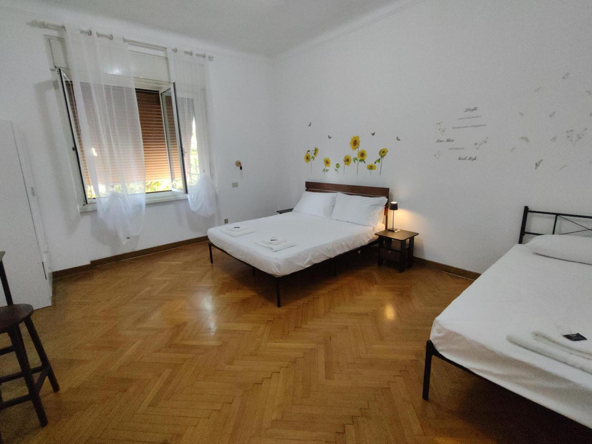 Dock Bay Lodge Hostello Триест Екстериор снимка