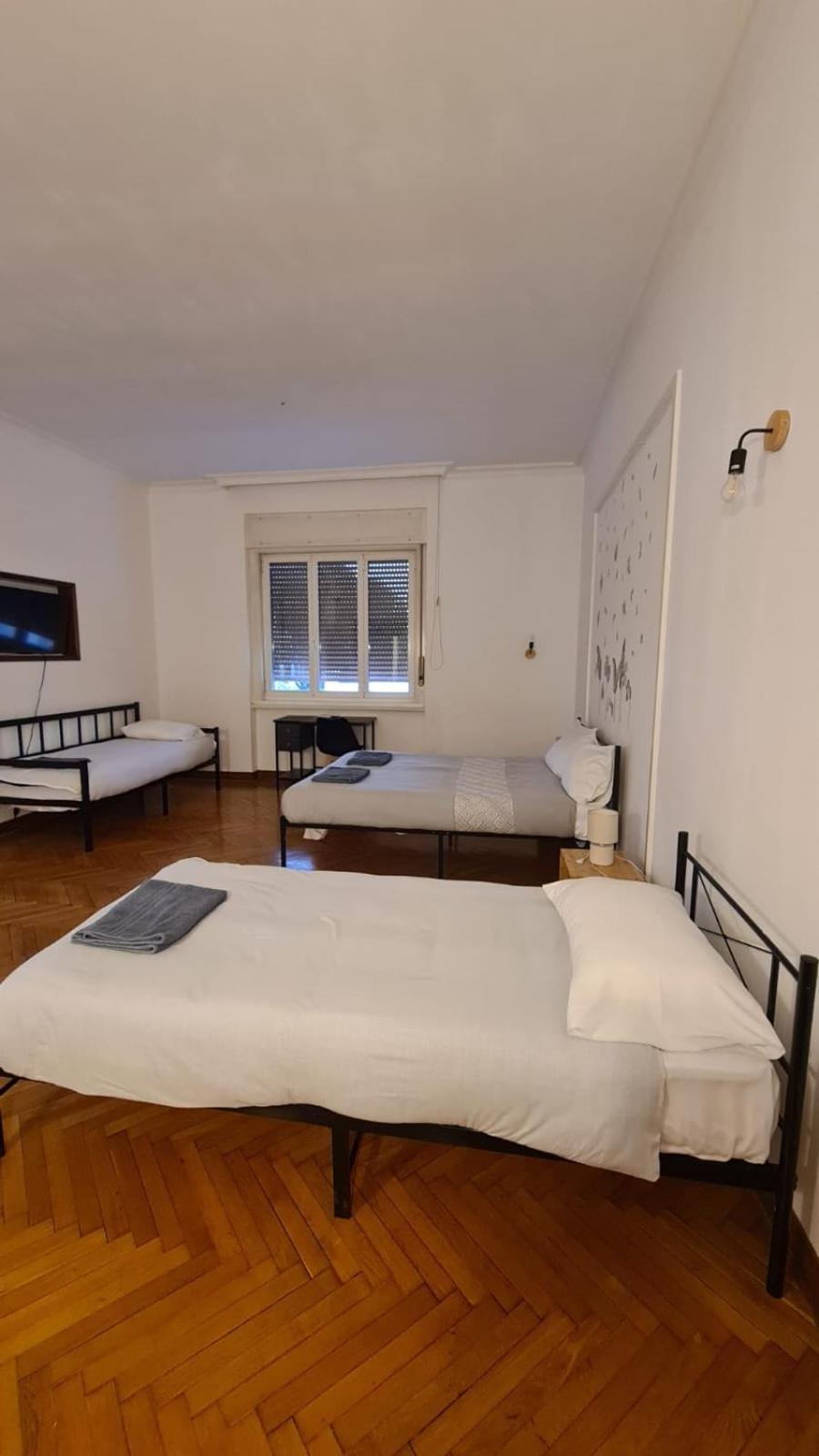 Dock Bay Lodge Hostello Триест Екстериор снимка