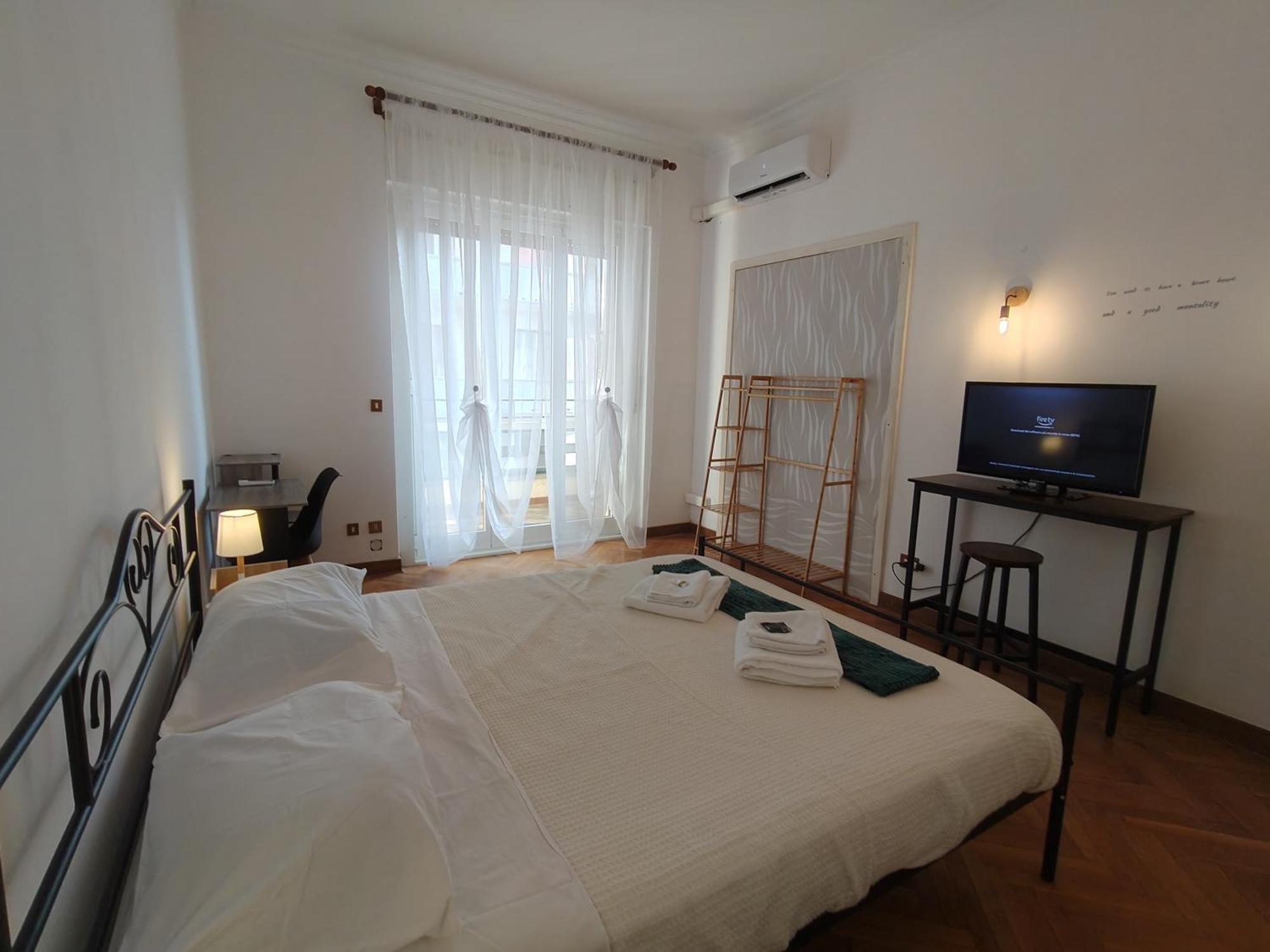 Dock Bay Lodge Hostello Триест Екстериор снимка